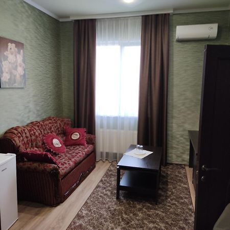 Mishel Plus Hotel Kharkiv Bagian luar foto