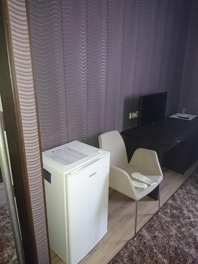 Mishel Plus Hotel Kharkiv Bagian luar foto
