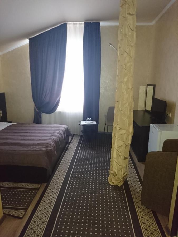 Mishel Plus Hotel Kharkiv Bagian luar foto