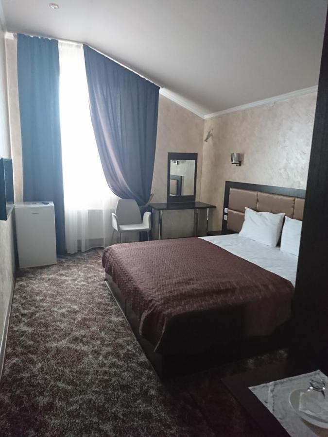 Mishel Plus Hotel Kharkiv Bagian luar foto