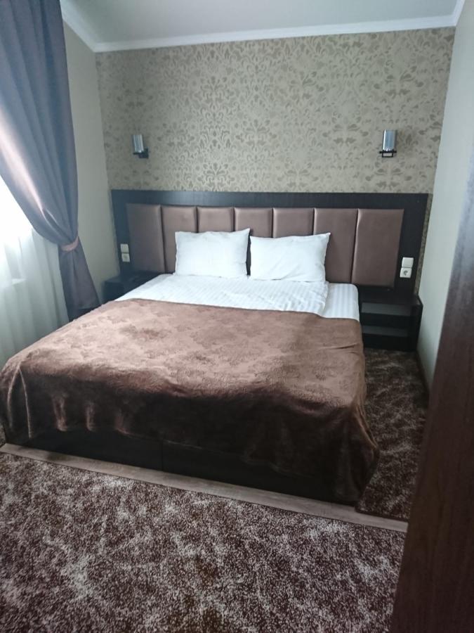 Mishel Plus Hotel Kharkiv Bagian luar foto