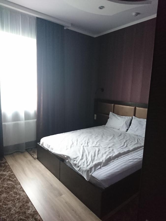 Mishel Plus Hotel Kharkiv Bagian luar foto