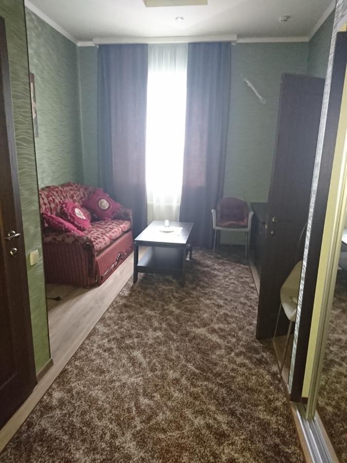 Mishel Plus Hotel Kharkiv Bagian luar foto
