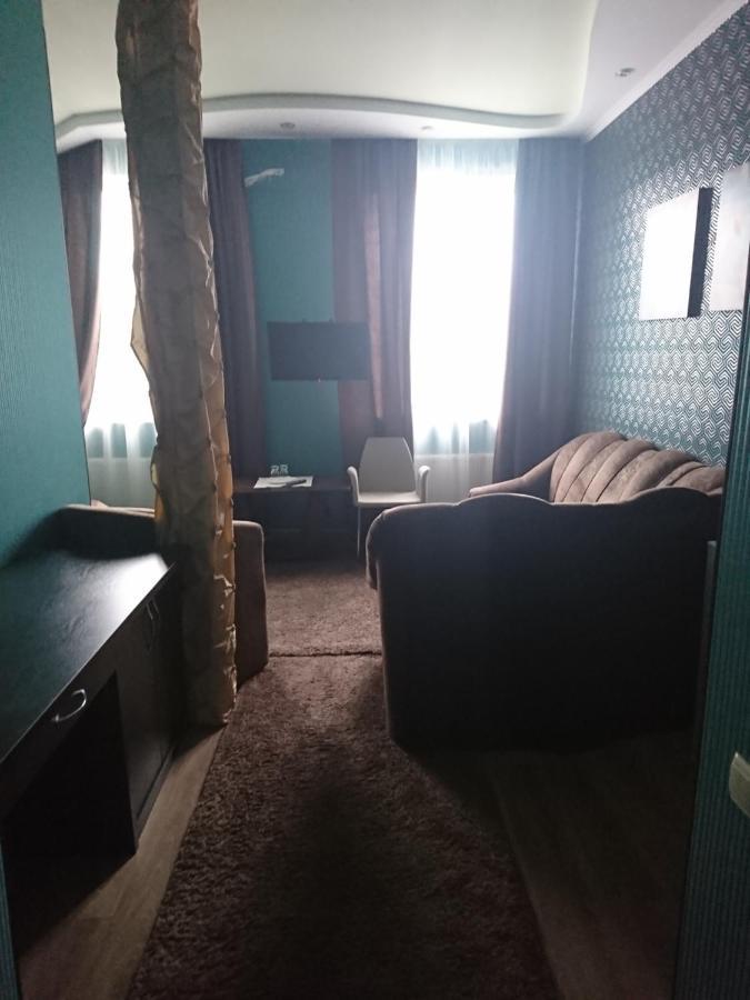 Mishel Plus Hotel Kharkiv Bagian luar foto