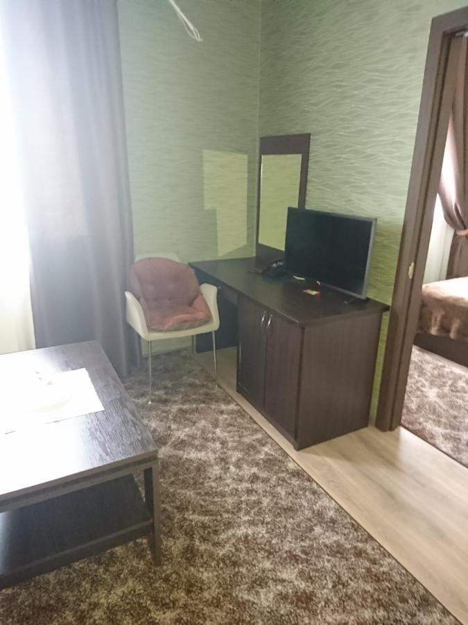 Mishel Plus Hotel Kharkiv Bagian luar foto