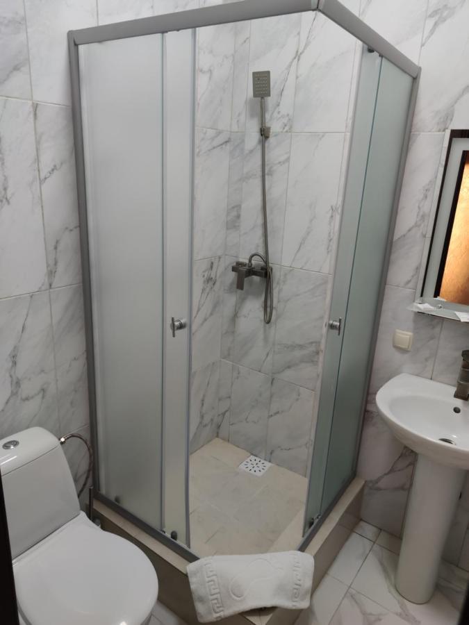 Mishel Plus Hotel Kharkiv Bagian luar foto